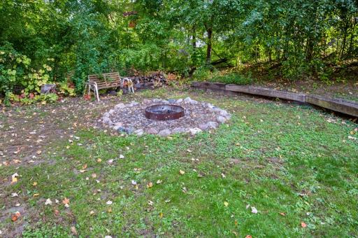 1325 Everest Lane N, Plymouth, MN 55447