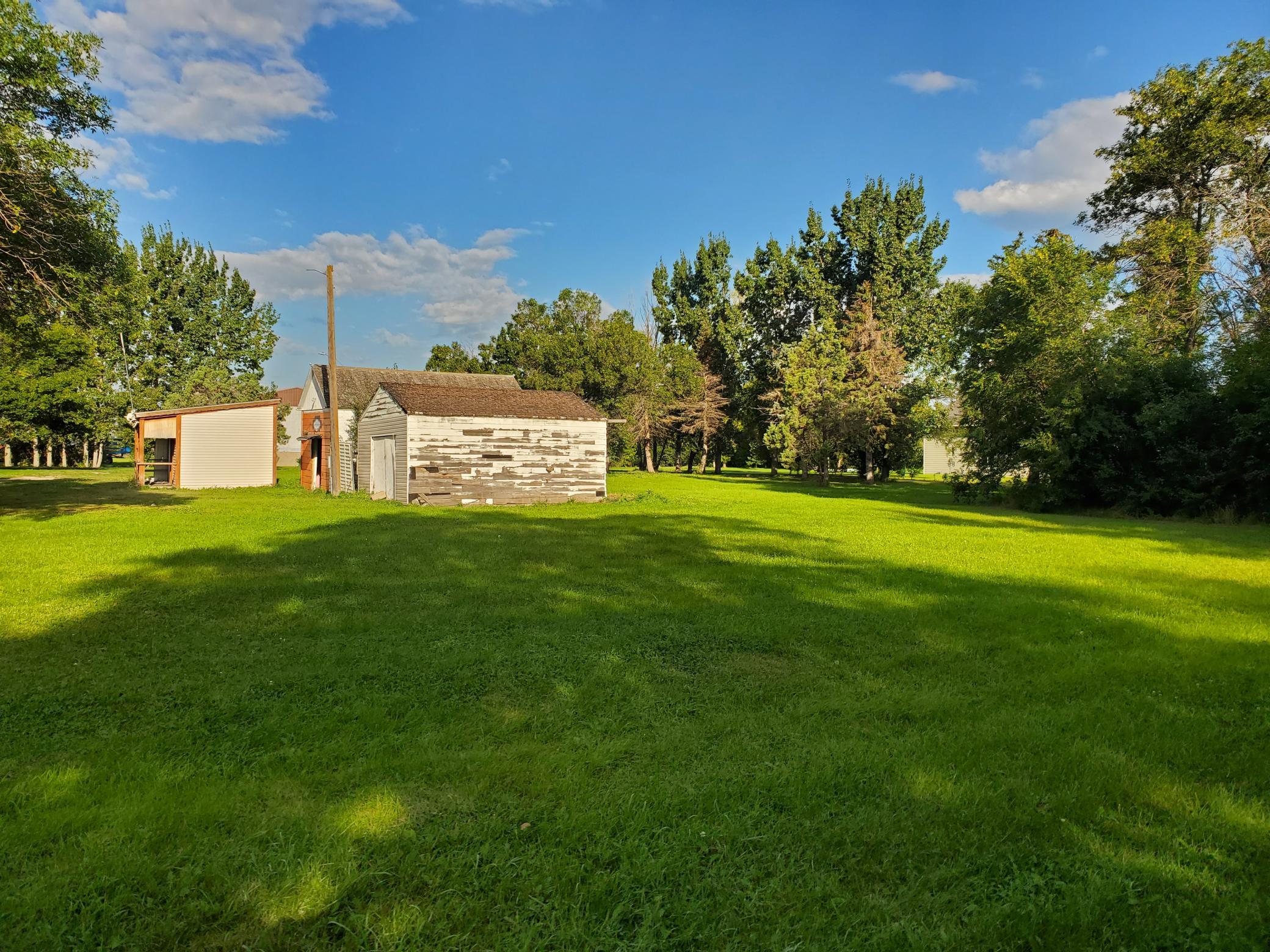 Lot with several sheds