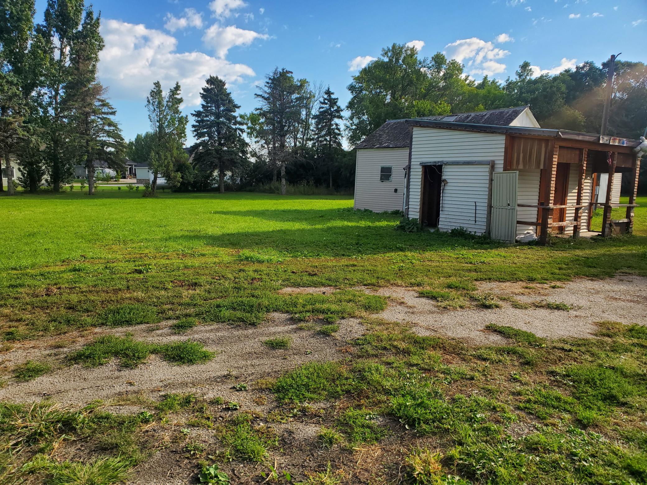Lot with several sheds