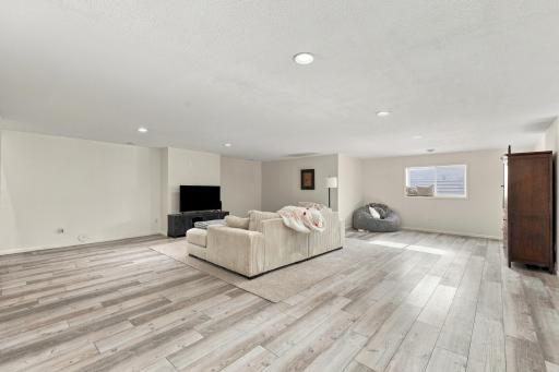 140 Annies Way, Mapleton, ND 58059