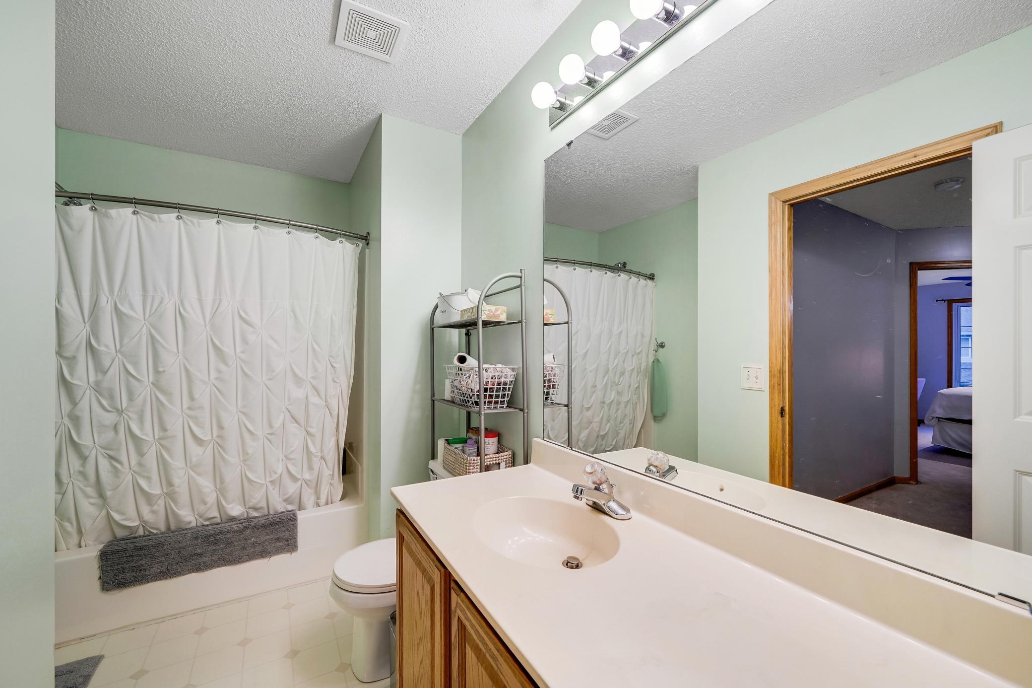 Upper level bathroom.