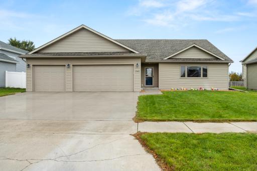 1240 38th Avenue S, Moorhead, MN 56560
