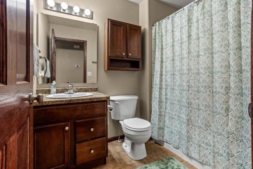 1240 38th Avenue S, Moorhead, MN 56560