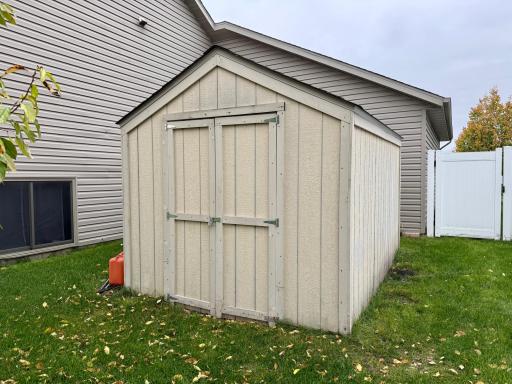 1240 38th Avenue S, Moorhead, MN 56560