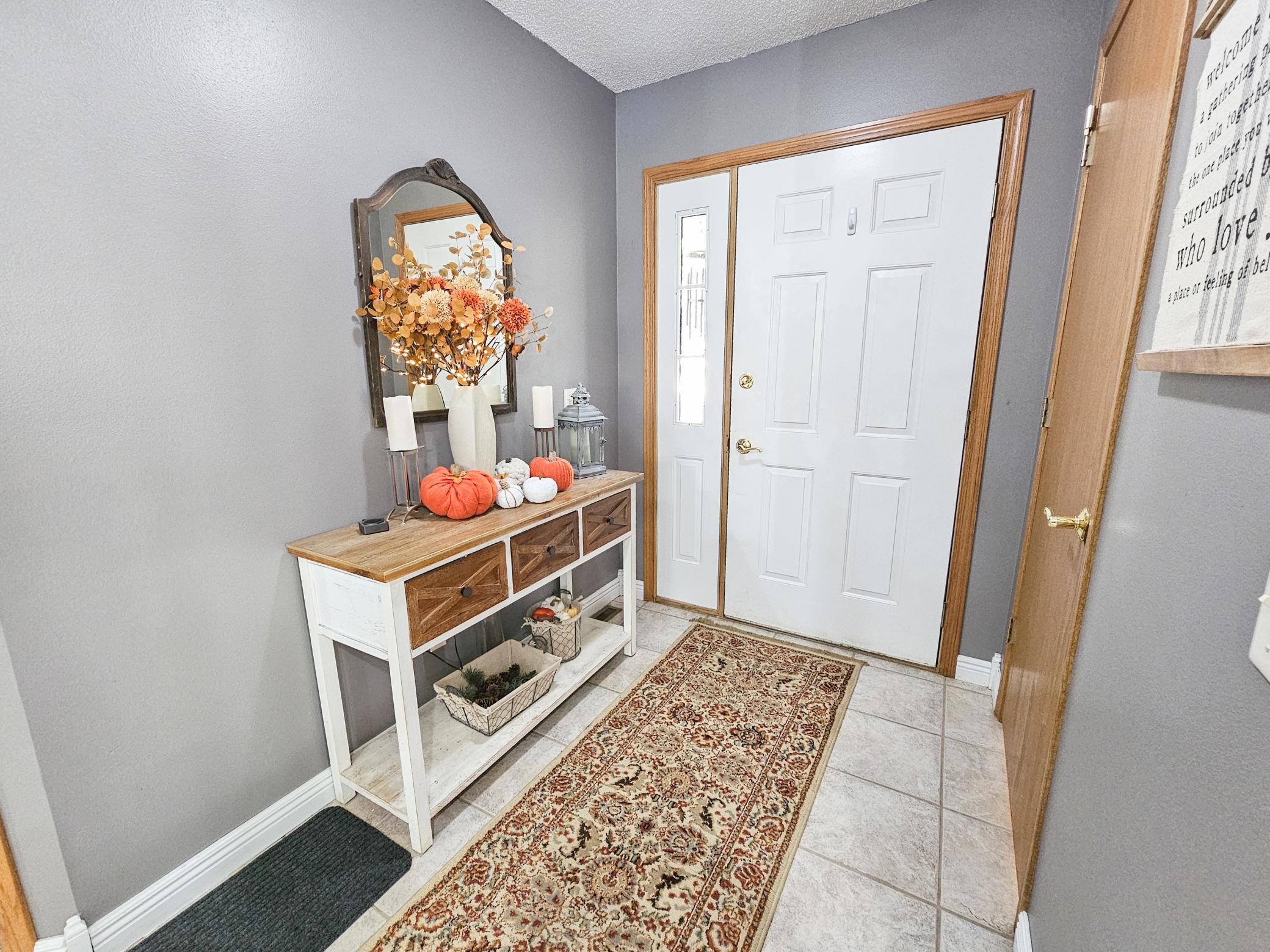 Foyer, front door and lower level entrance