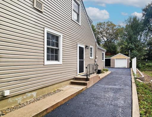 7613 W Lake Street, Saint Louis Park, MN 55426