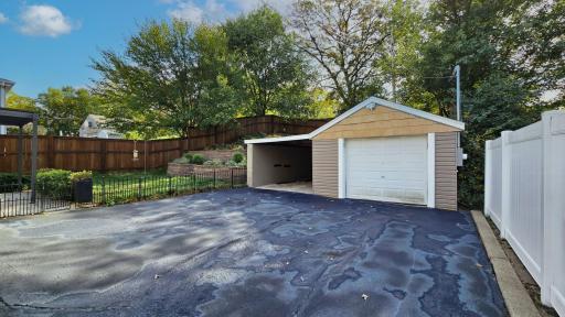 7613 W Lake Street, Saint Louis Park, MN 55426