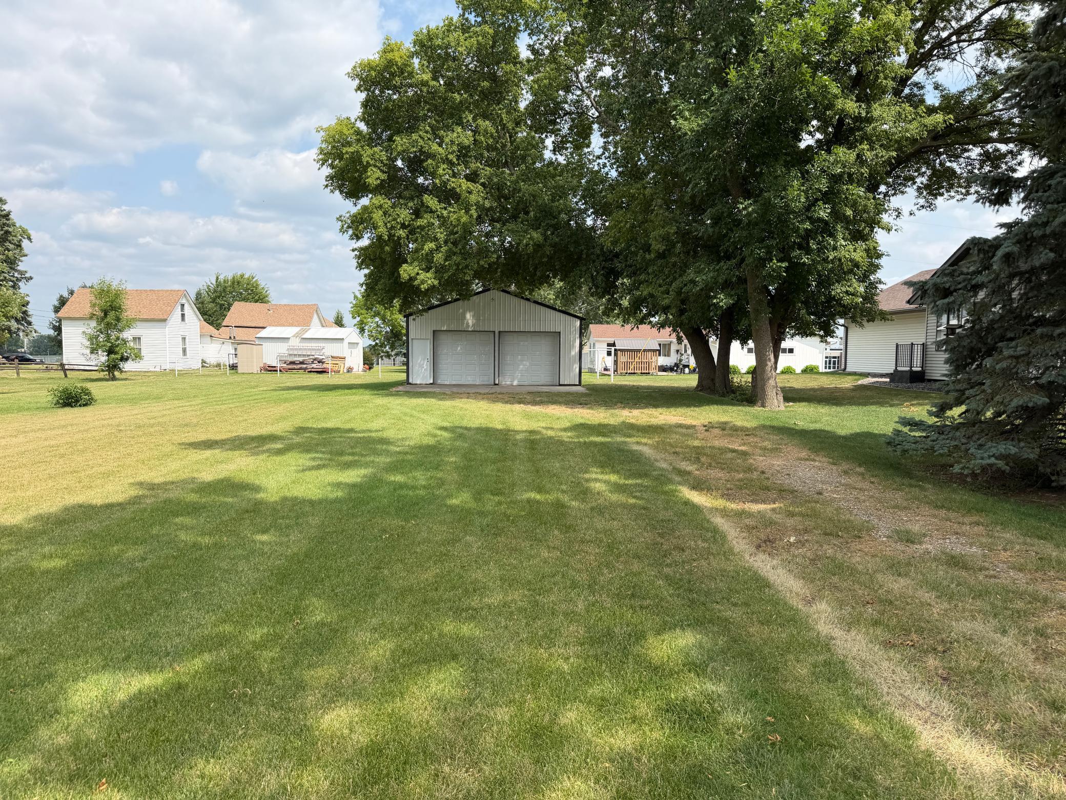 Looking for a rare established city lot, this one is ready for your plans!