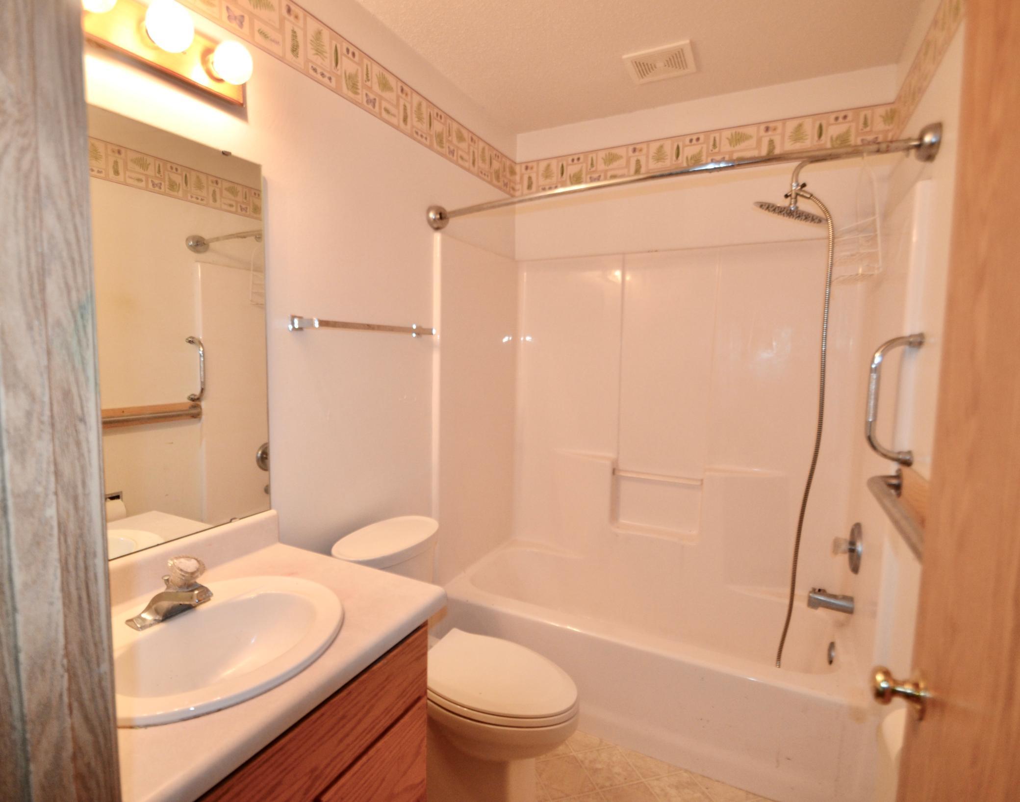 Full Bath.JPG