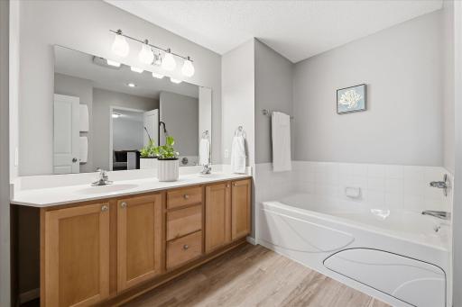 15225 Stonewood Terrace, Burnsville, MN 55306