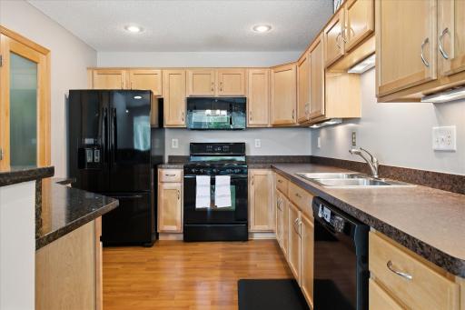 15225 Stonewood Terrace, Burnsville, MN 55306