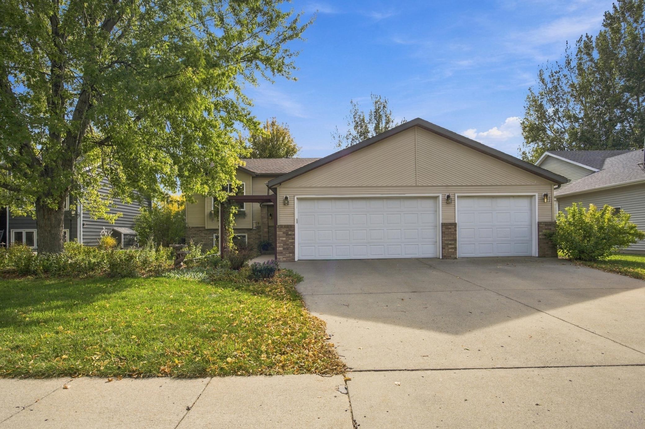 Property photo for 1115 Sommerset Drive, West Fargo, ND 58078