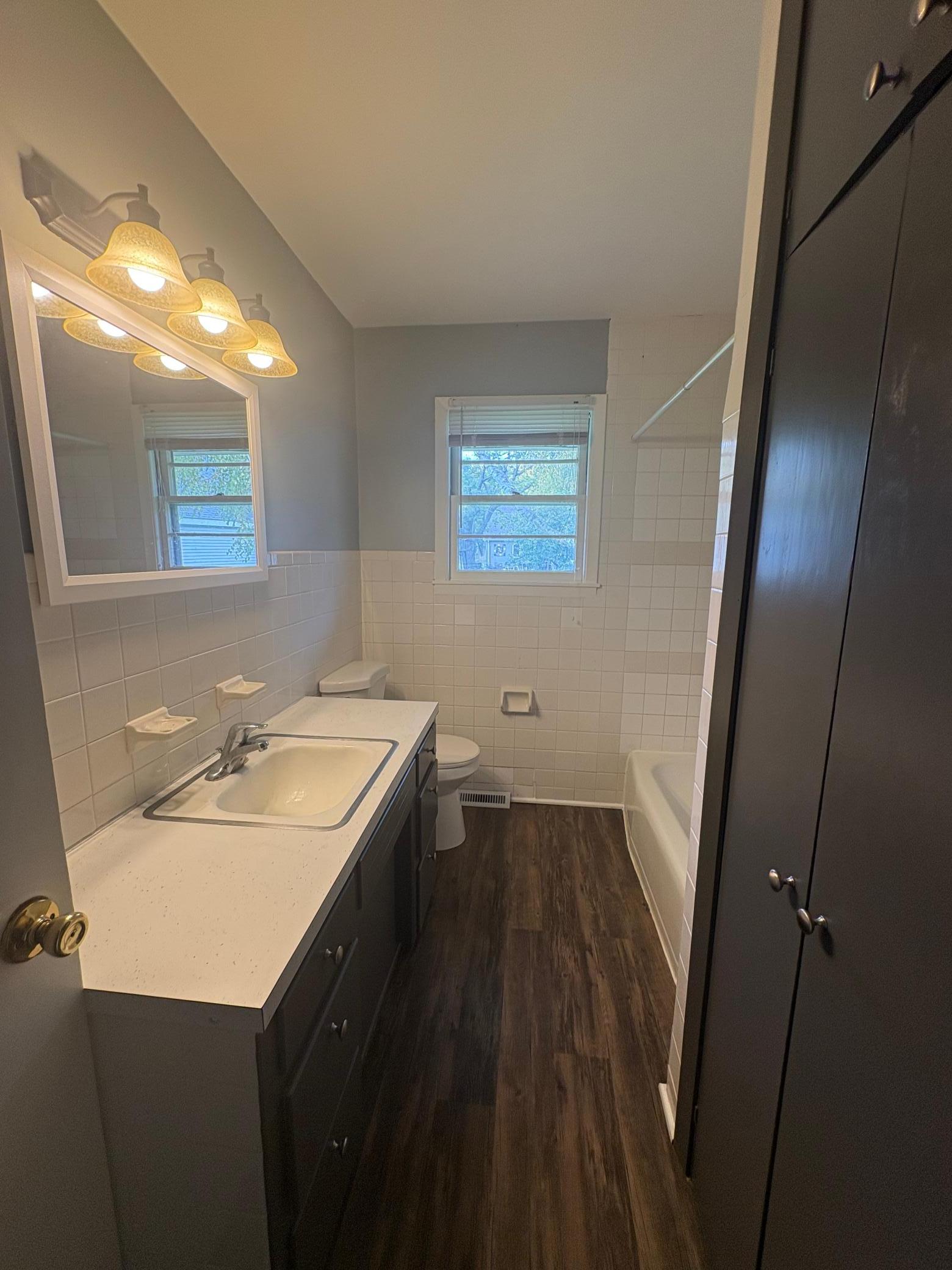 Main Floor Full bath