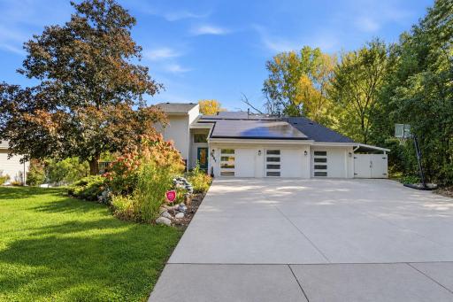 23-web-or-mls-Leaf-Free Modern Suburban Home.png
