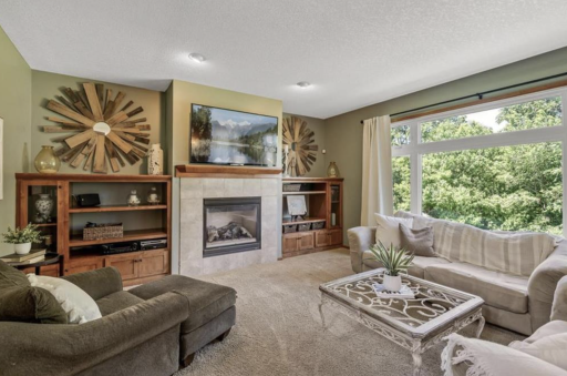 (photo from previoius listing with agent's permission)