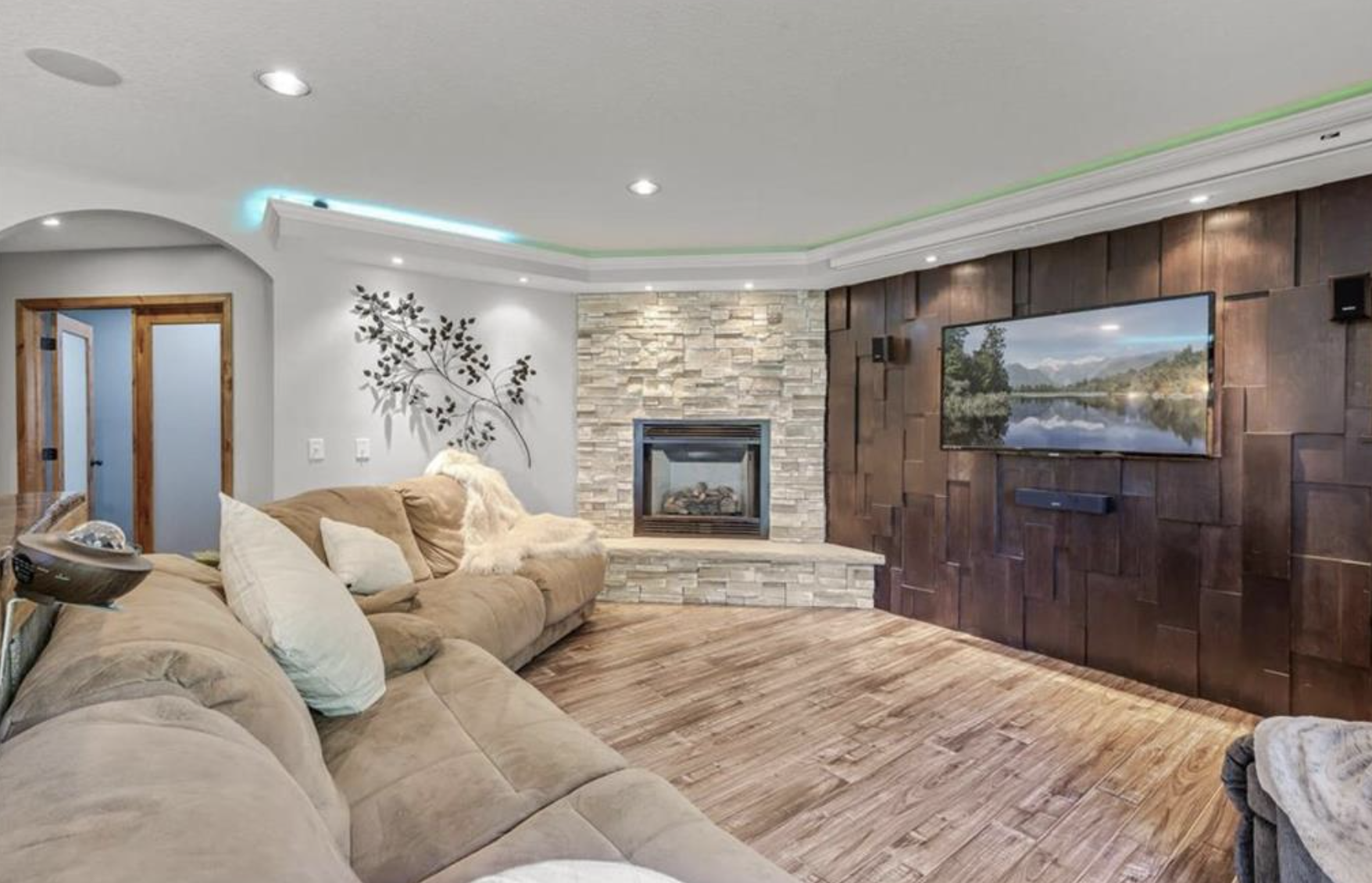 (photo from previoius listing with agent's permission)