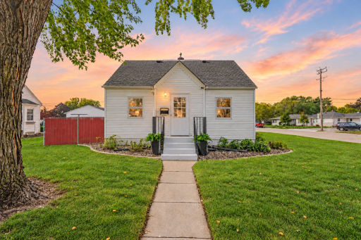 ALL THE COMFORTS OF HOME IN THE HEART OF OSSEO.
