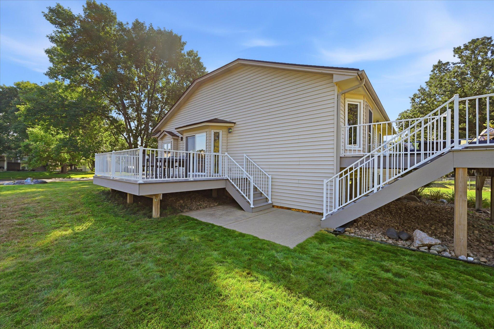 A natural gas connection next to the front deck adds flexibility for outdoor living and entertaining.