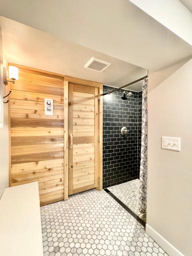 2015 James Avenue, Saint Paul, MN 55105