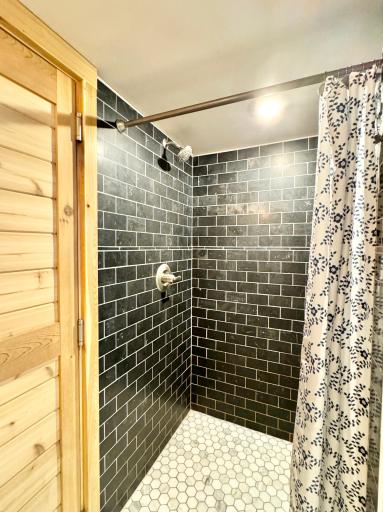 2015 James Avenue, Saint Paul, MN 55105