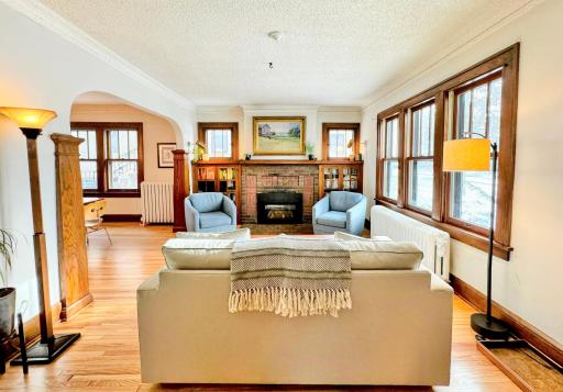 2015 James Avenue, Saint Paul, MN 55105