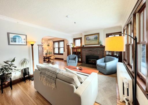 2015 James Avenue, Saint Paul, MN 55105