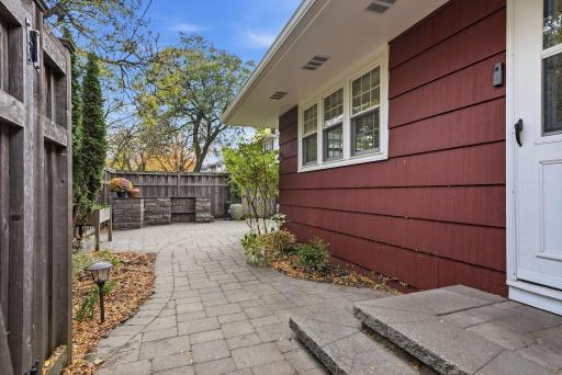 1101 W 53rd Street, Minneapolis, MN 55419