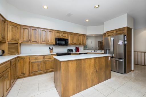 8991 Ferndale Lane, Eden Prairie, MN 55347