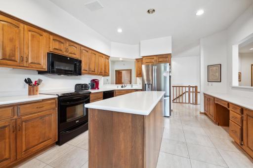 8991 Ferndale Lane, Eden Prairie, MN 55347