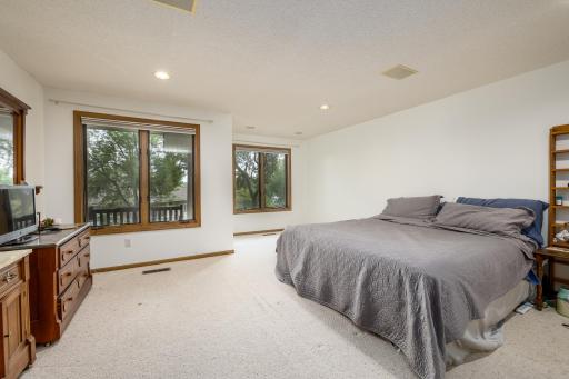 8991 Ferndale Lane, Eden Prairie, MN 55347