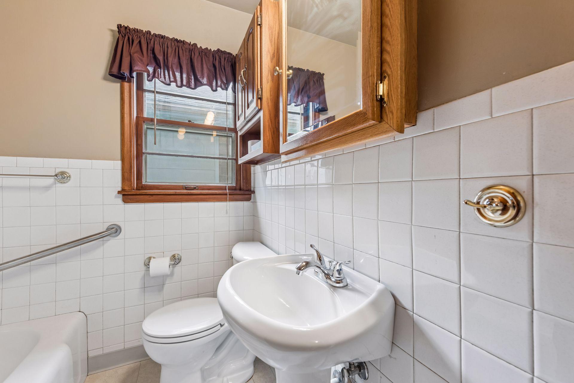 Main floor full bath