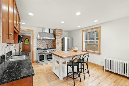 2017 Emerson Avenue S, Minneapolis, MN 55405