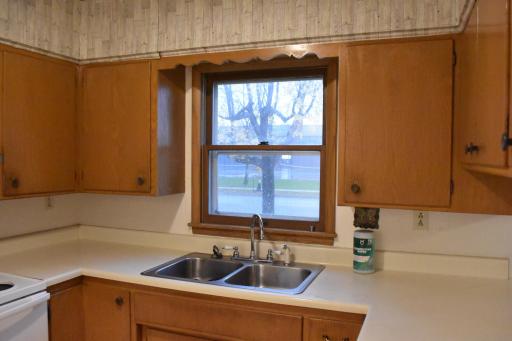 402 Maple Lane, Moorhead, MN 56560
