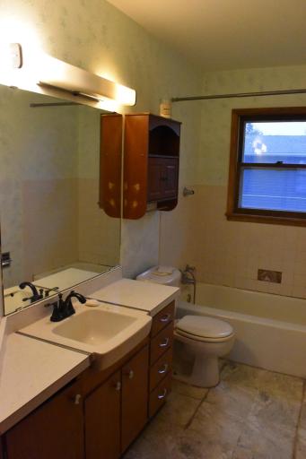 402 Maple Lane, Moorhead, MN 56560