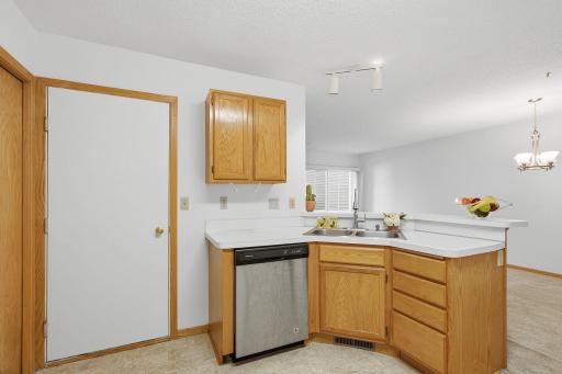 2210 Ranchview Lane N, 121, Plymouth, MN 55447