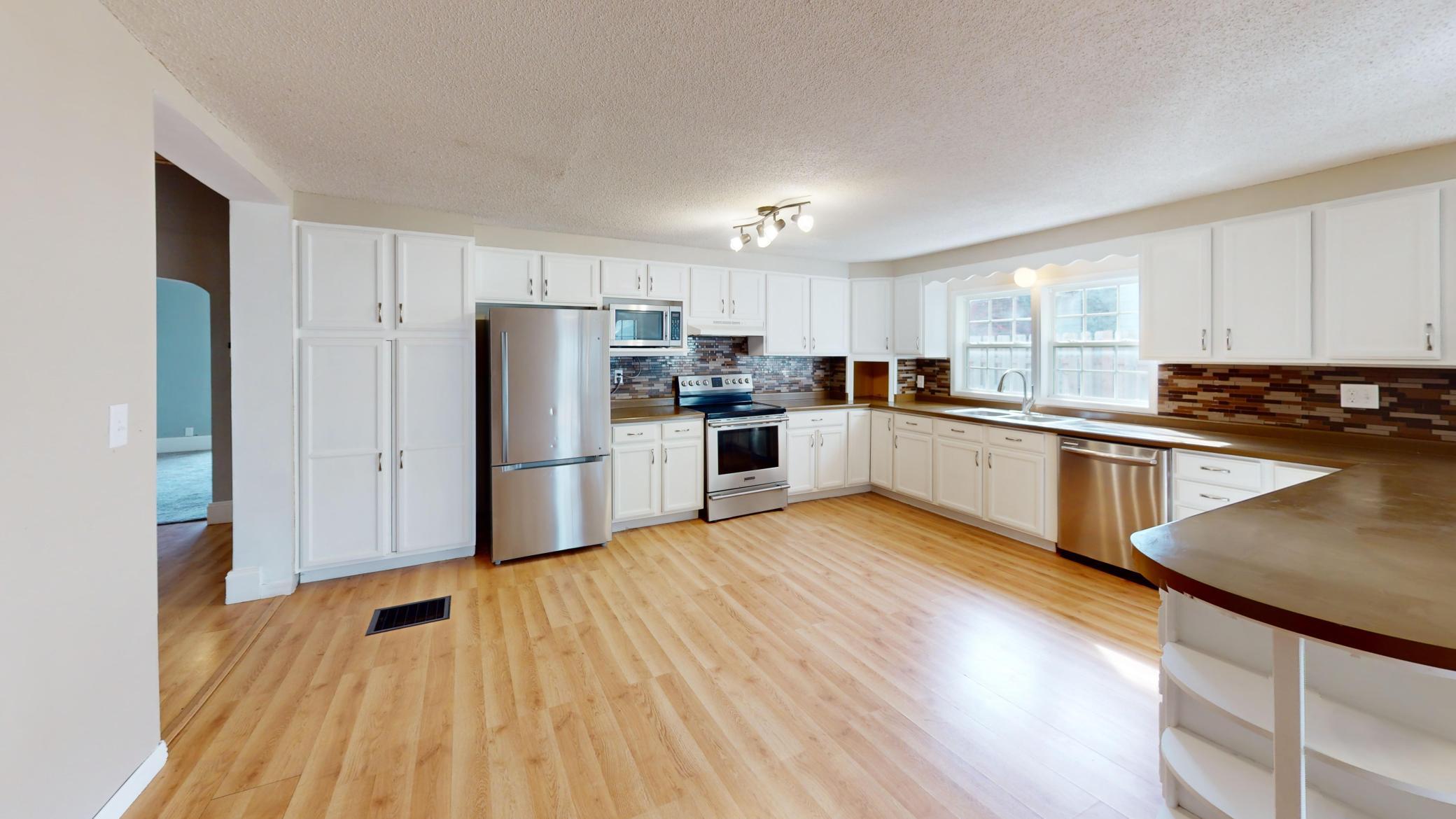 311-Center-Ave-S-Kitchen 1.jpg