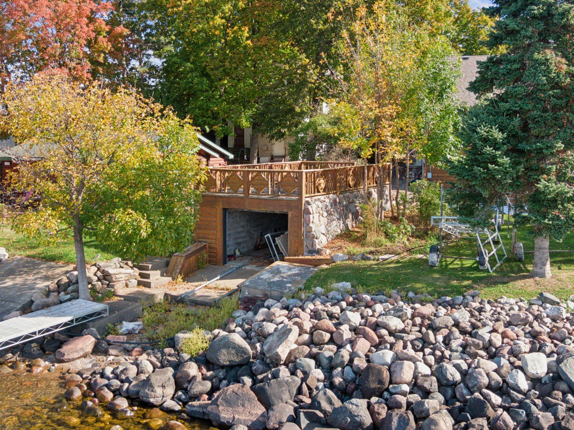 Home Offers a Boat House