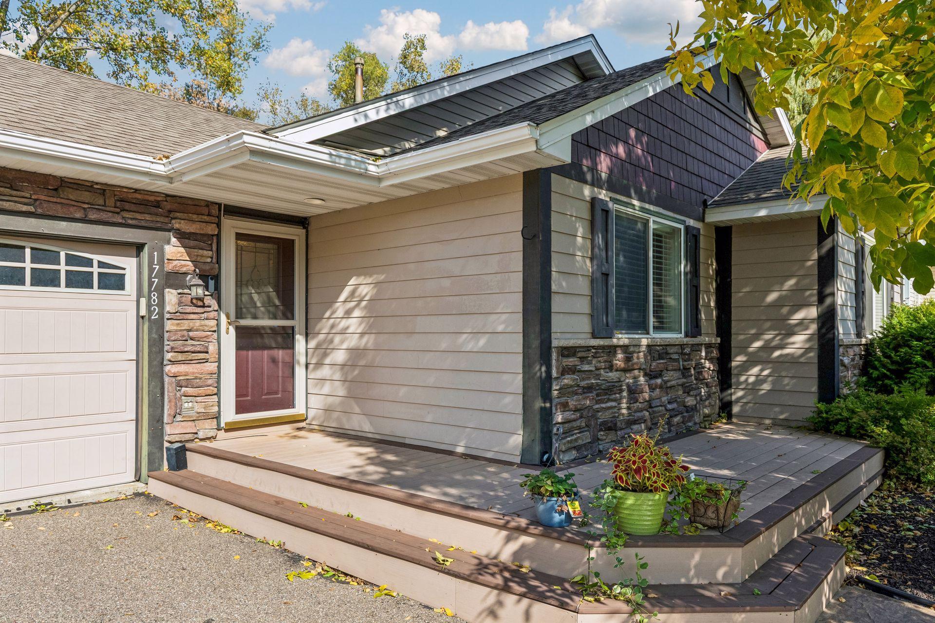 Exterior Front Entry