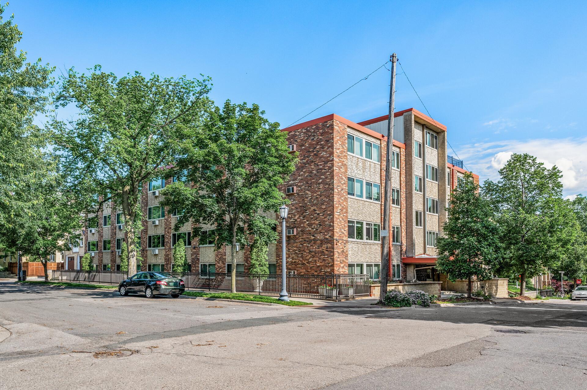 1901 Emerson Ave S #303