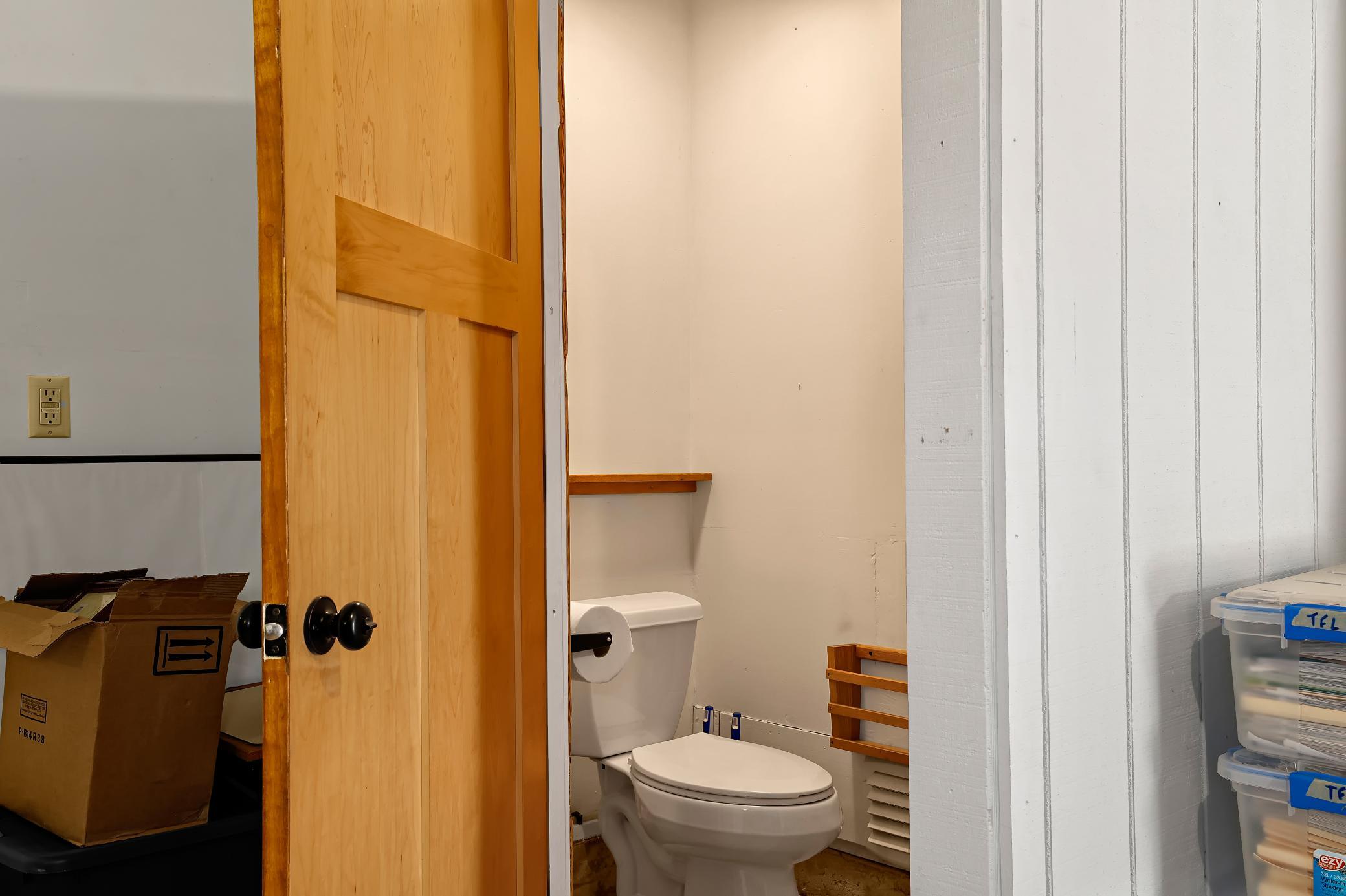 1/2 Bath in garage