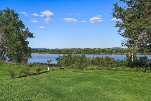 46652 Riverview Drive, La Crescent, MN 55947