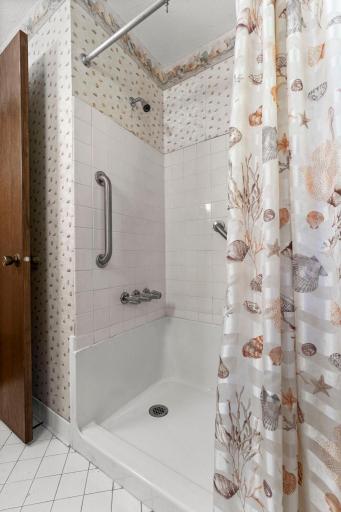 8365 Heather Avenue, Eden Prairie, MN 55347