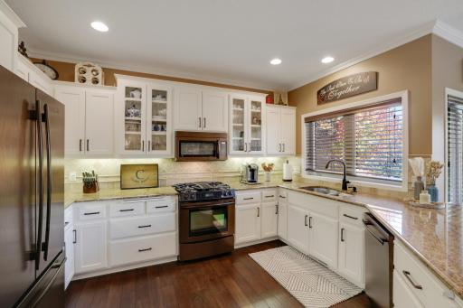 8710Photography-Web-Friendly-13187-Drumcliffe-Path-Rosemount-MN-55068-23.jpg