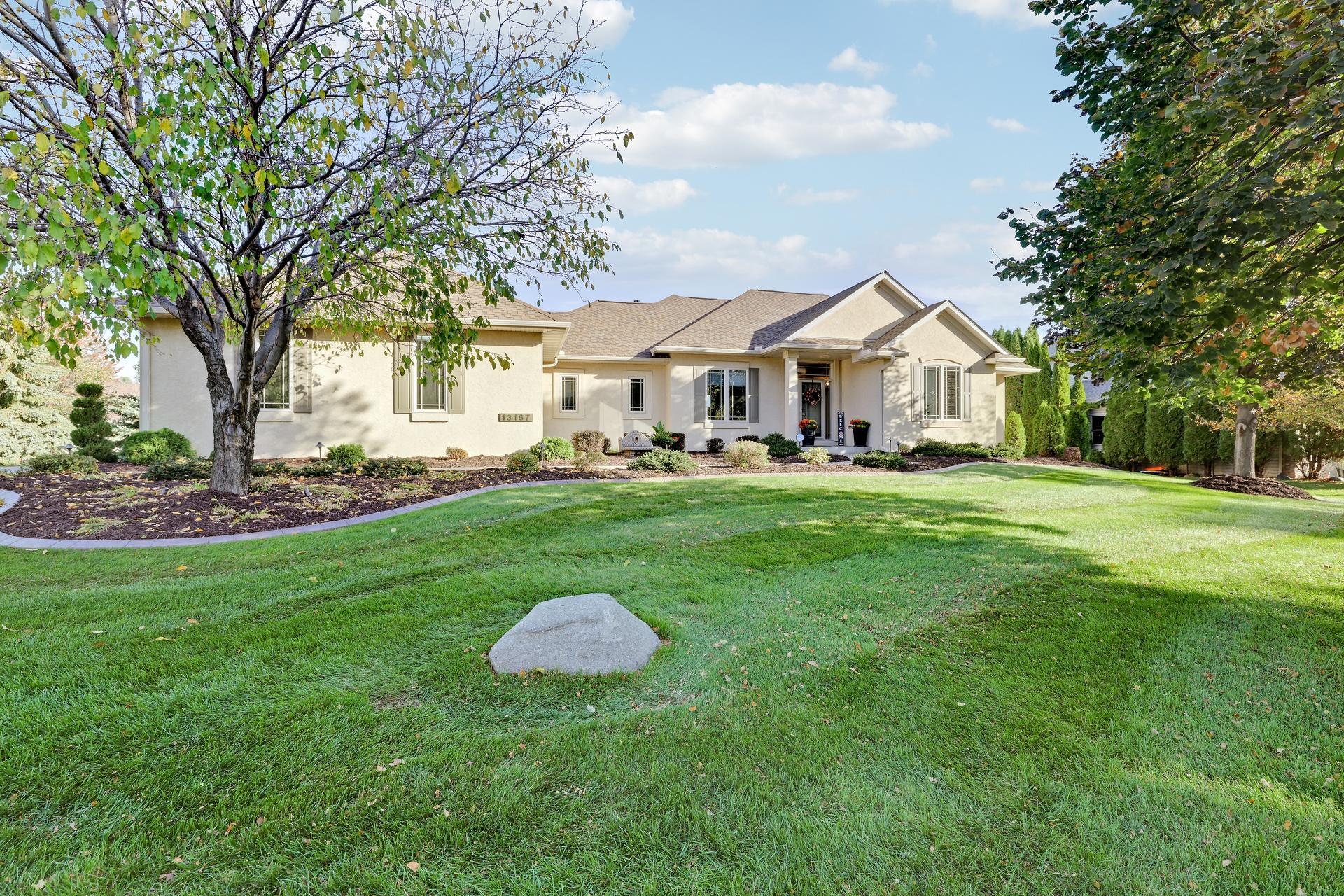 8710Photography-Web-Friendly-13187-Drumcliffe-Path-Rosemount-MN-55068-1.jpg