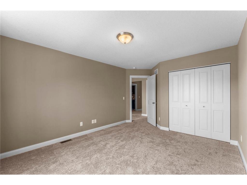 17 - Bedroom 5 of 6.jpeg