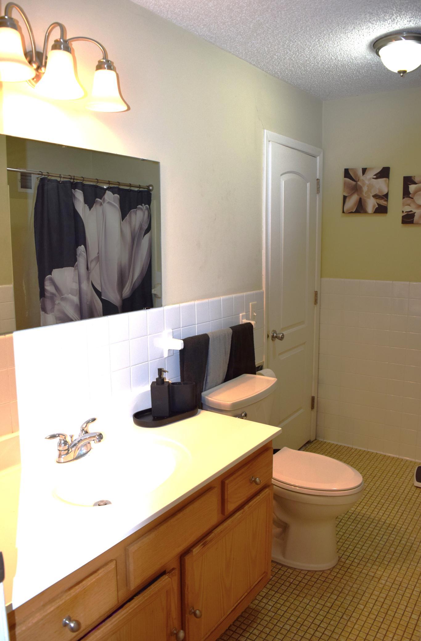 Unit 2 Upper level bath.