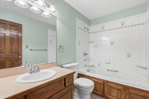 2354 Heights Avenue E, Maplewood, MN 55119