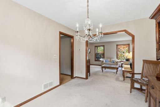 2354 Heights Avenue E, Maplewood, MN 55119