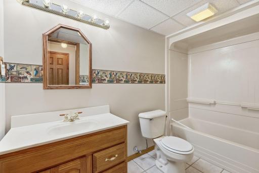 2354 Heights Avenue E, Maplewood, MN 55119