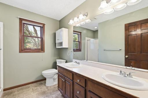 2354 Heights Avenue E, Maplewood, MN 55119